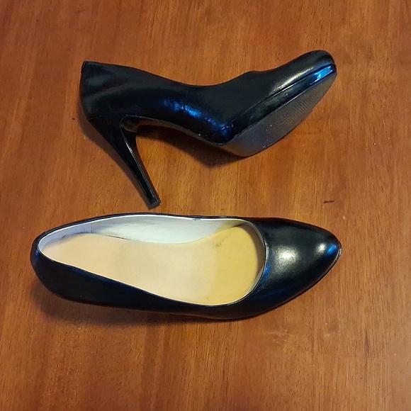 NINE WEST Elegant Black Leather Pumps Heels Classic Sz 7.5M - Picture 8 of 8